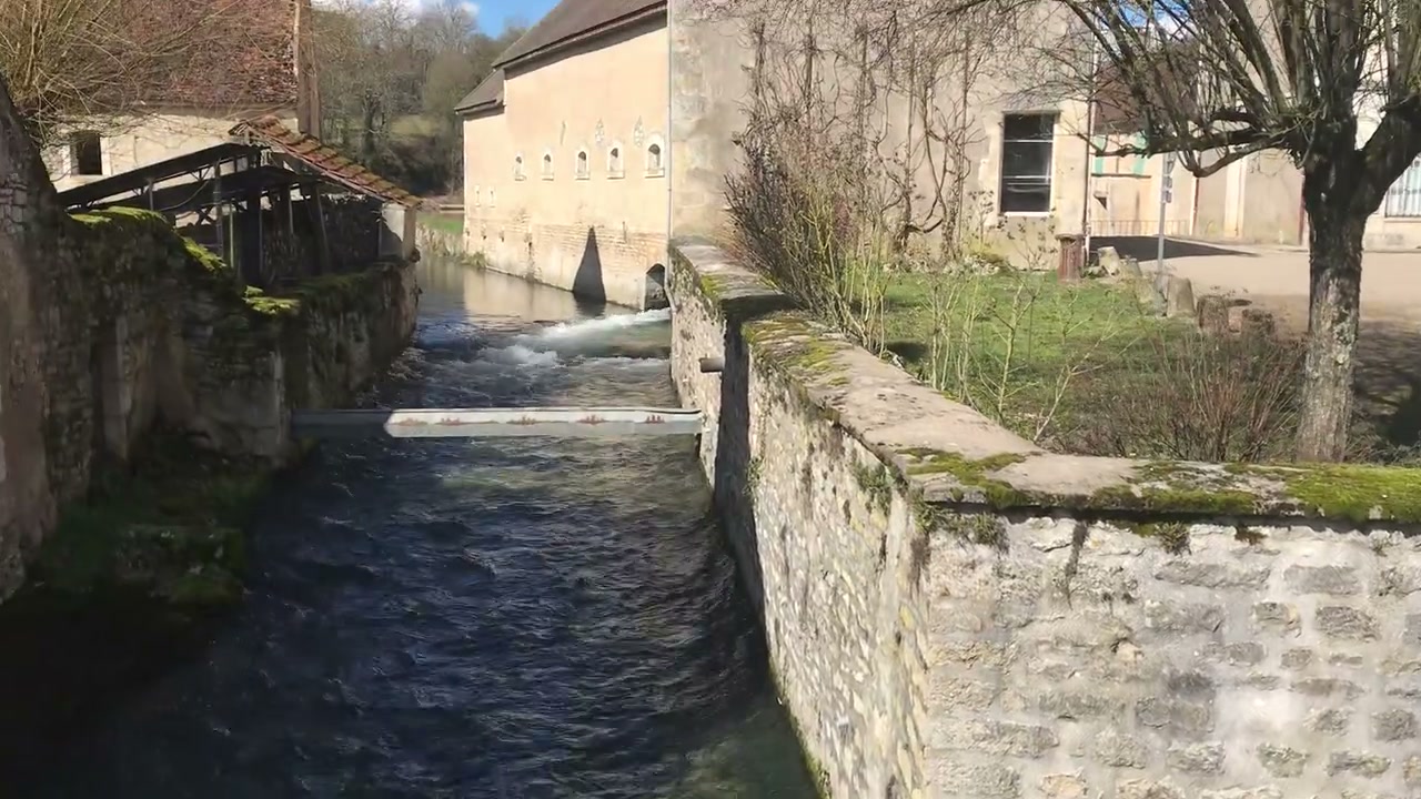 Phone footage · moving water: 9MB target, frame at 10 seconds
